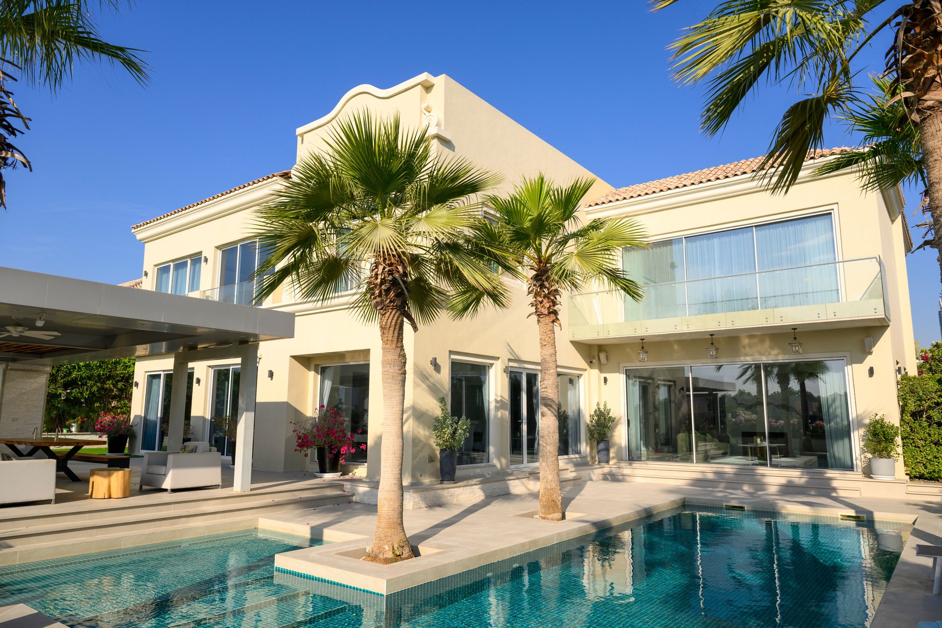 Luxury holiday villa with swimming pool and palm trees in Dubai